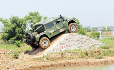 中国悍马枭龙汽车武汉开始万里测试(图)