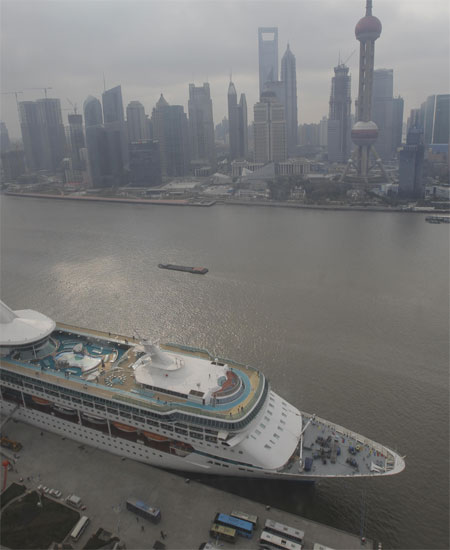 海洋神话号开启今年上海港首条邮轮母港
