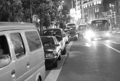 外滩“黑车”上街狂载游客