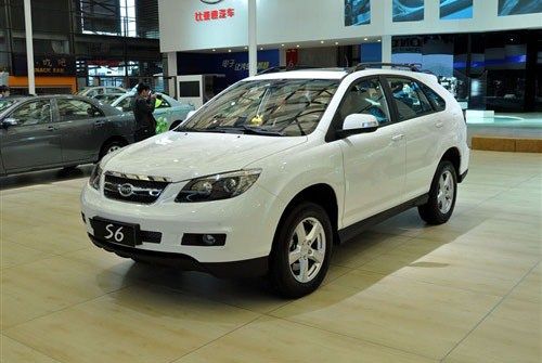 rx350的影子,在车型前后部的外观设计上,还是有着鲜明的比亚迪风格