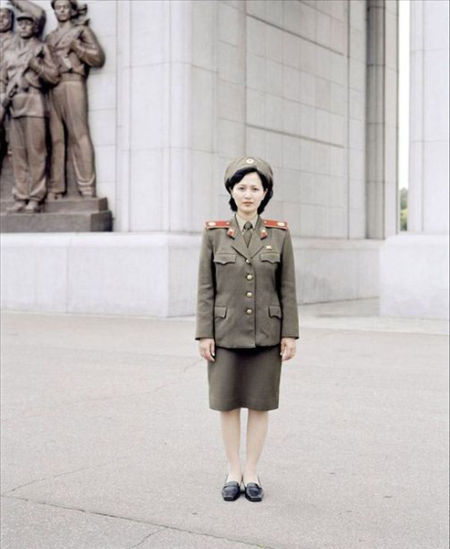 女兵们春光乍泄倘若有中国和日本的女人到了街上,八成会有一个朝鲜老