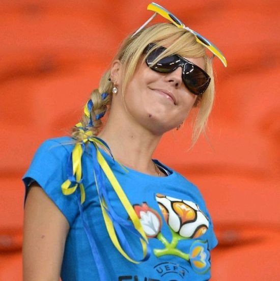 乌克兰美女球迷成群(组图)