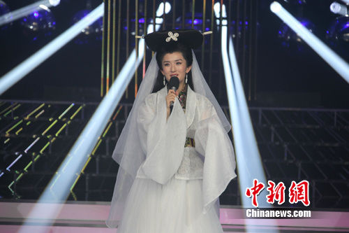 健康 女性天地 > 正文   录制现场,一向搞怪的谢娜打扮成白娘子登台