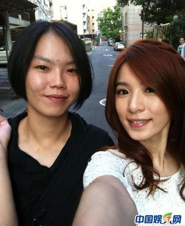 台媒曝hebe新恋情 与新欢动作亲密[图]
