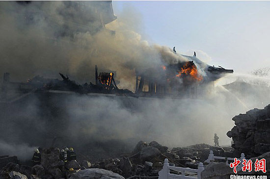 永定塔着火 疑因地下室油漆引起(2)