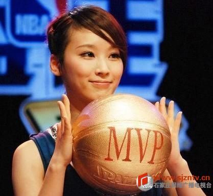 最美篮球女主播谢楠清新形象脱颖而出(组图)