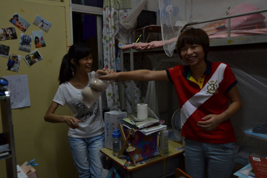 女生宿舍生活:揭秘女神在宿舍里的生活(3)