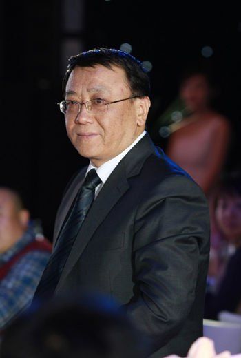 "一去残冬晓日红,三杯泪酒奠苍穹.鸡肠曲曲今何在?始信人间报应灵.