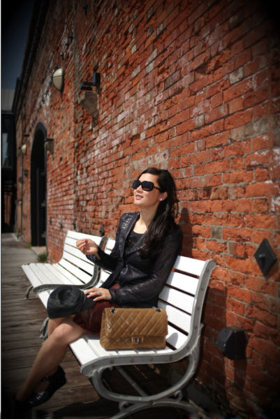 受贿所得位于法国南部戛纳的别墅曝光,央视主持人英籍女士姜丰(feng