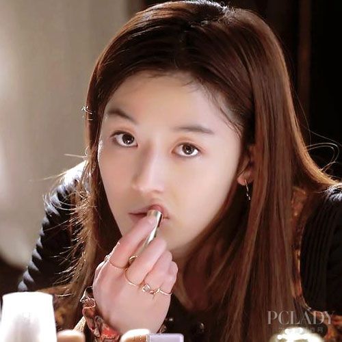 揭秘千颂伊同款化妆品 病痛不忘化妆