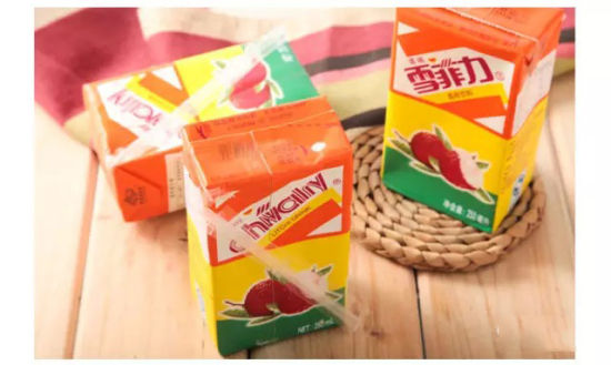 虽然现在想想,红宝桔子水里可能根本就不含桔子原汁,喝完舌头也会变红