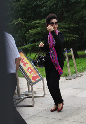 梦鸽控告酒吧领班 金鼎轩吃饭期间爆发群殴