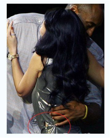 杨幂开线旧衣捞金走光 女星走光尴尬瞬间(3)