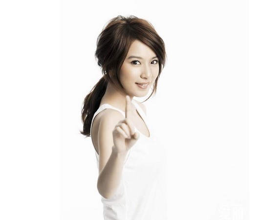 经纪人钟若涵传出有6年情的hebe,在与前助理廖慧呈的恋情无疾而终之后