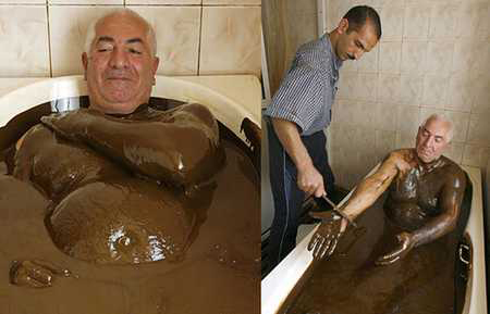 土豪石油浴 泡石油治病(图)